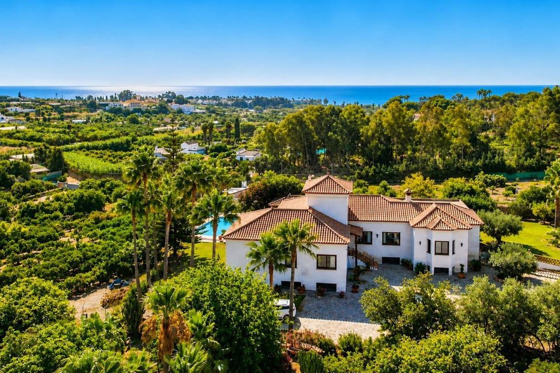 Villa in Estepona, Andalusia, Spain 1 - 17918610