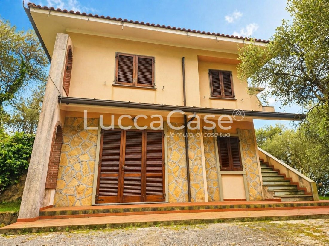 Villa in Camaiore, Tuscany, Italy 1 - 17919952