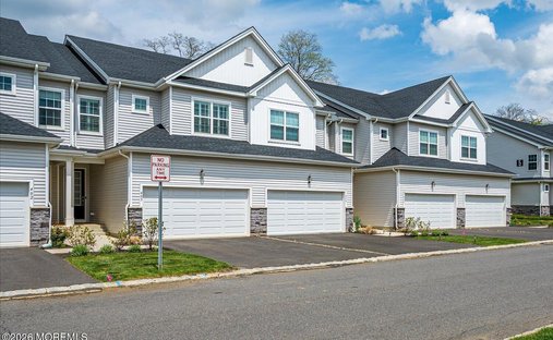 Condo in North Middletown, New Jersey, United States 1