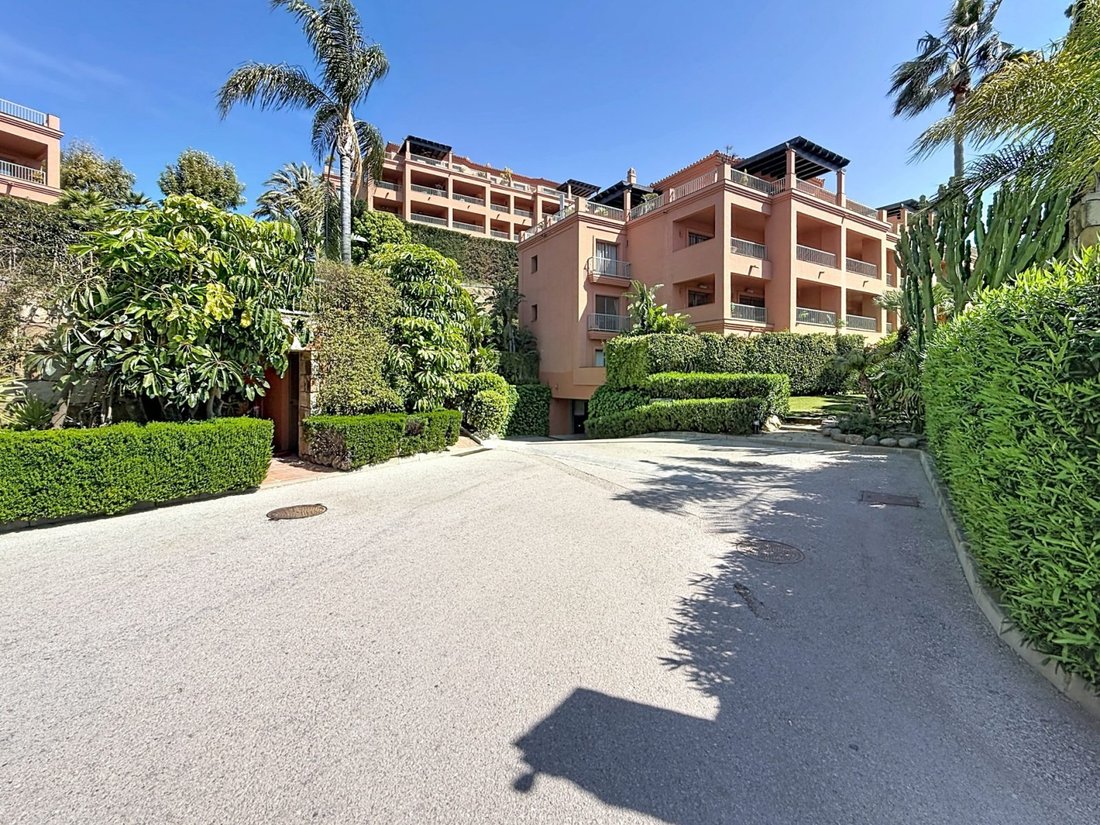Apartment in Benahavis, Andalusia, Spain 4 - 17922634