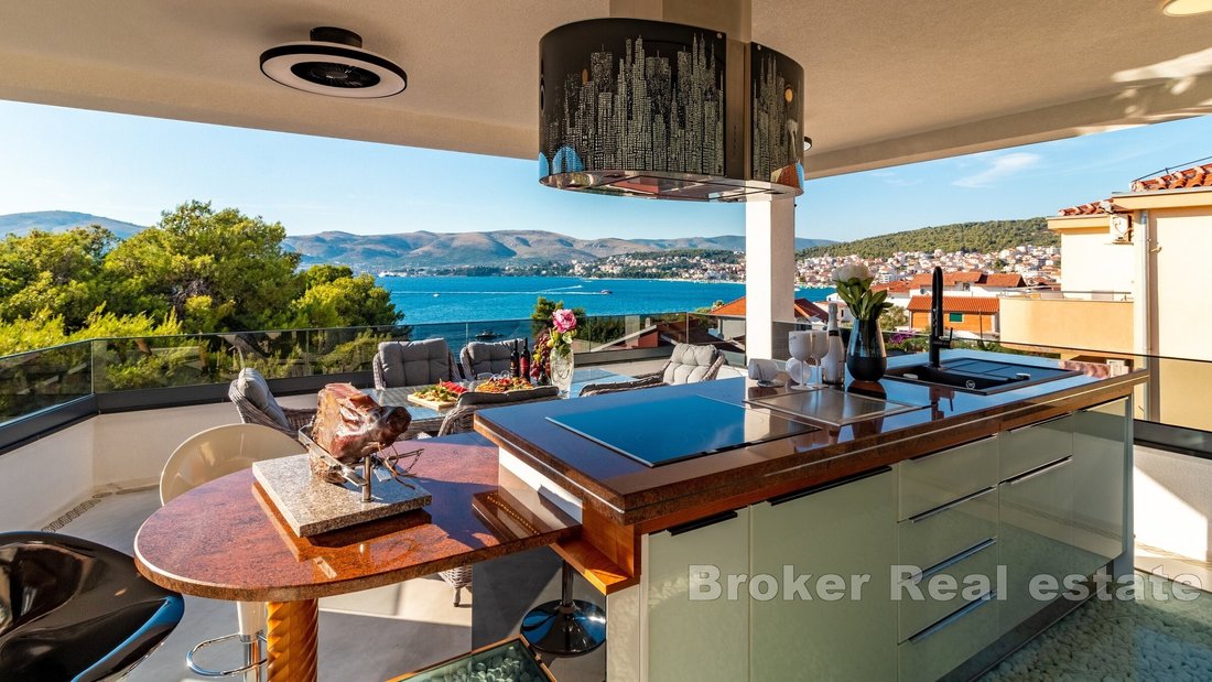 Villa in Okrug Gornji, Split-Dalmatia County, Croatia 1 - 17916421