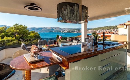 Villa in Okrug Gornji, Gespanschaft Split-Dalmatien, Kroatien 1