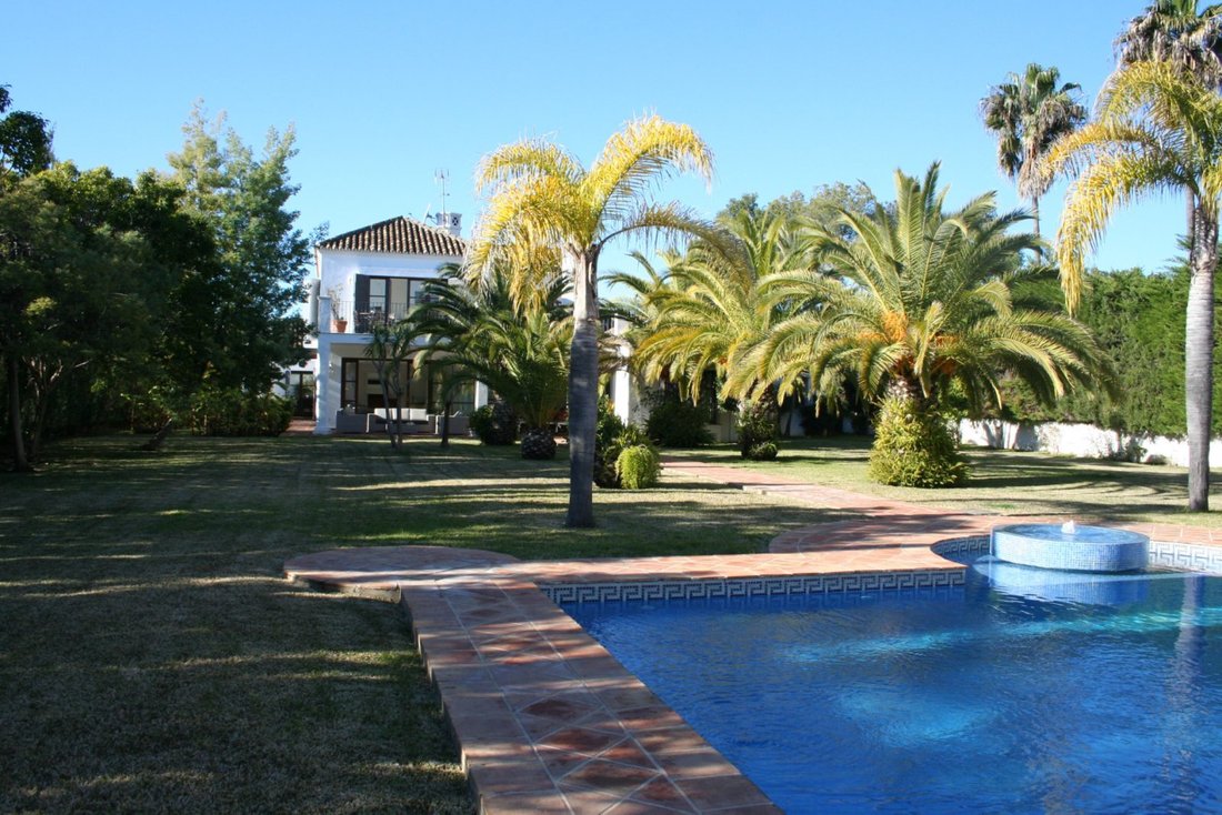 Villa in Guadalmina Baja, San Pedro de Alcantara, Spain 1 - 17920771