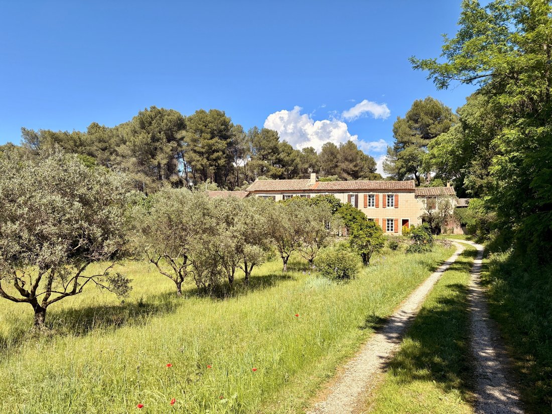 House in Saint-Etienne-du-Grès, Provence-Alpes-Côte d'Azur, France 1 - 17919492
