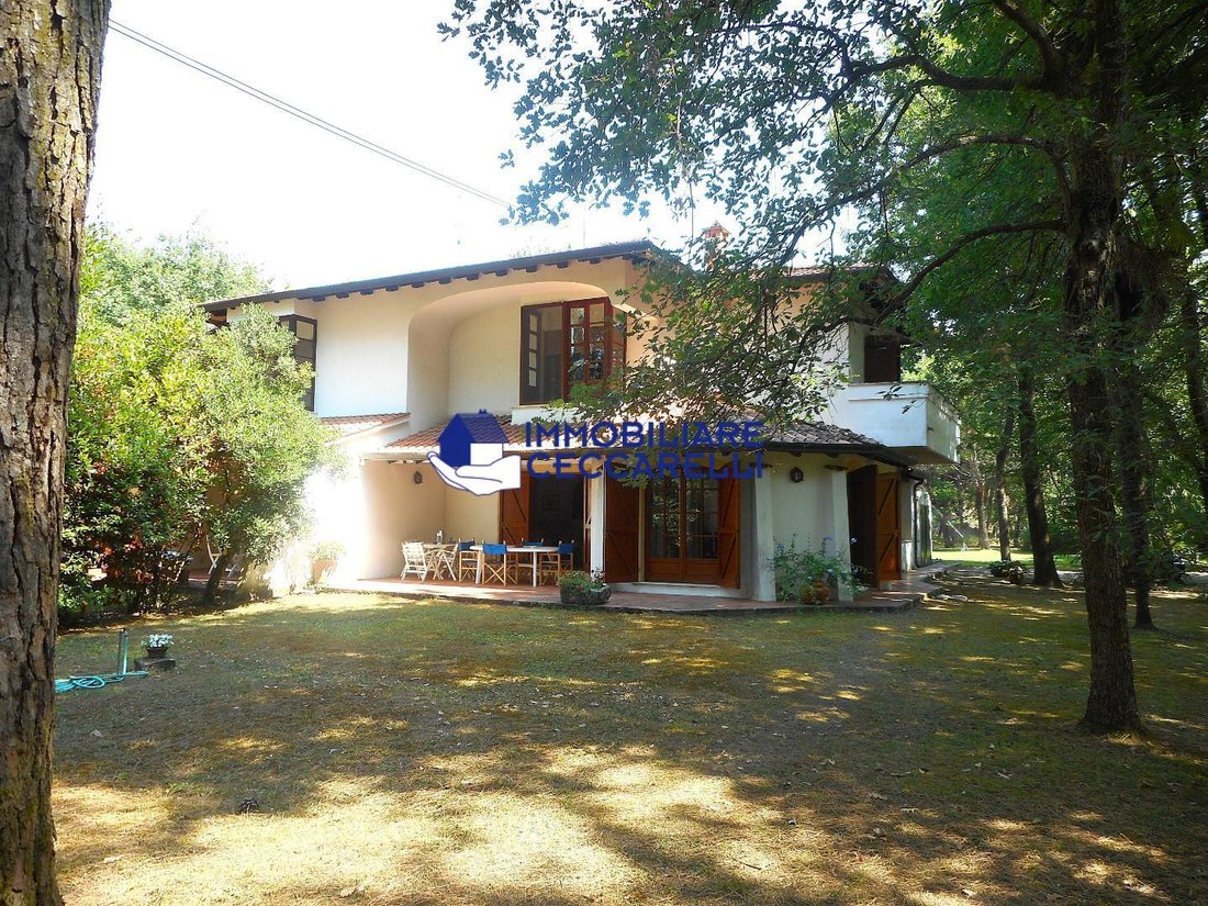 Country House in Ronchi, Massa, Italy 1 - 17839666