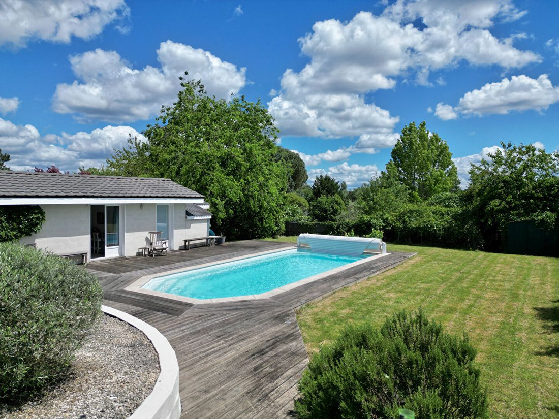 Villa in Bouliac, Nouvelle-Aquitaine, France 2 - 17922556