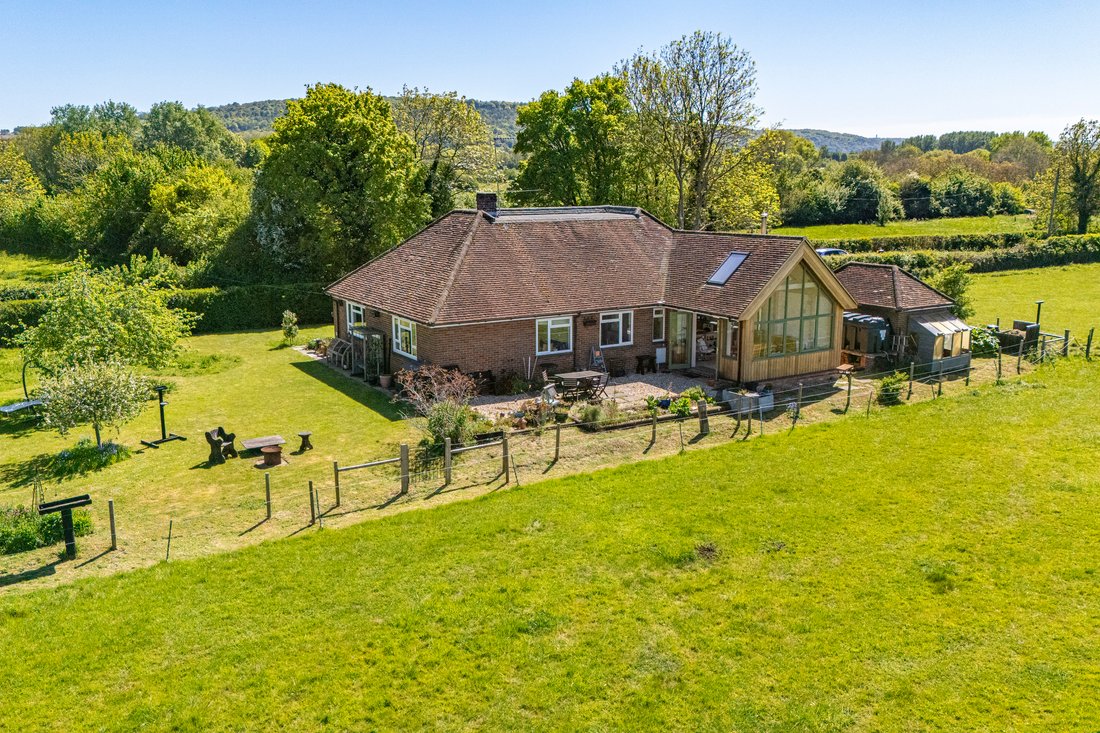 Bungalow in Bledlow, England 1 - 17919785