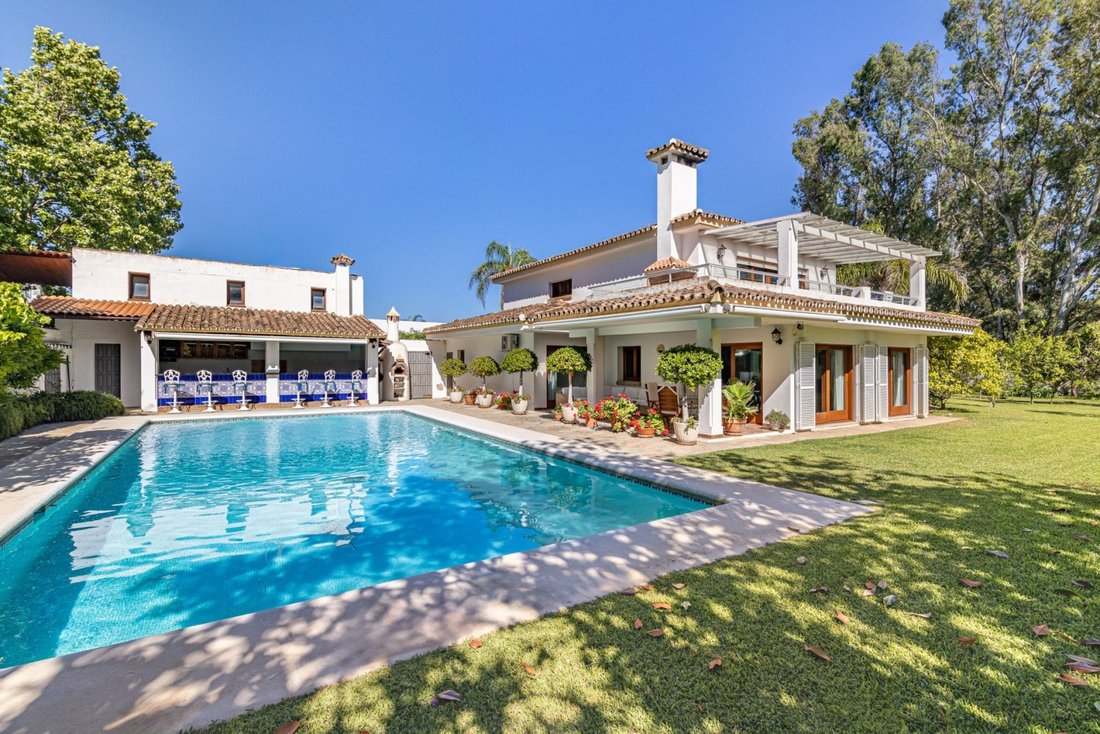 Villa in Cancelada, Estepona, Andalusia 1 - 17920462