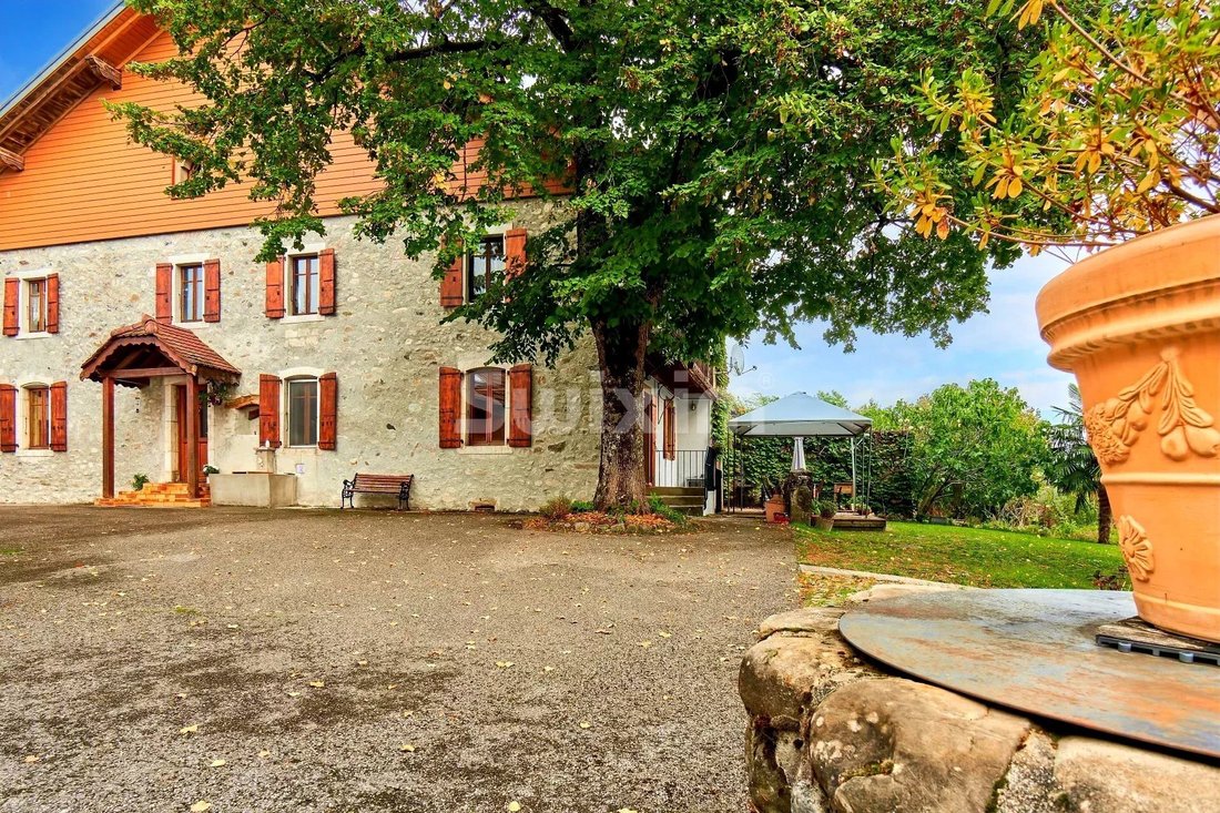 Estate in Fillinges, Auvergne-Rhône-Alpes, France 1 - 17918536