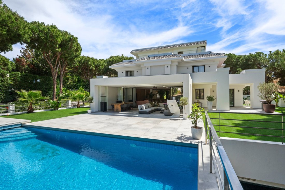 Villa in Elviria-Cabopino, Marbella, Spain 1 - 17922189