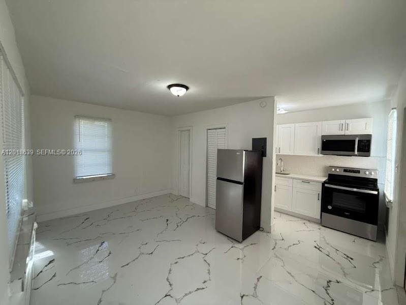 Miami, Florida, United States 3 - 17920034