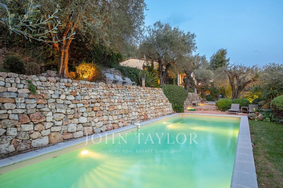 Estate in Châteauneuf-Grasse, Provence-Alpes-Côte d'Azur, France 4 - 10842126