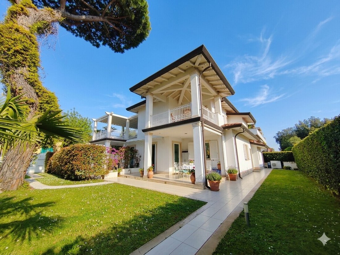 Villa in Center, Forte dei Marmi, Tuscany 1 - 15204361