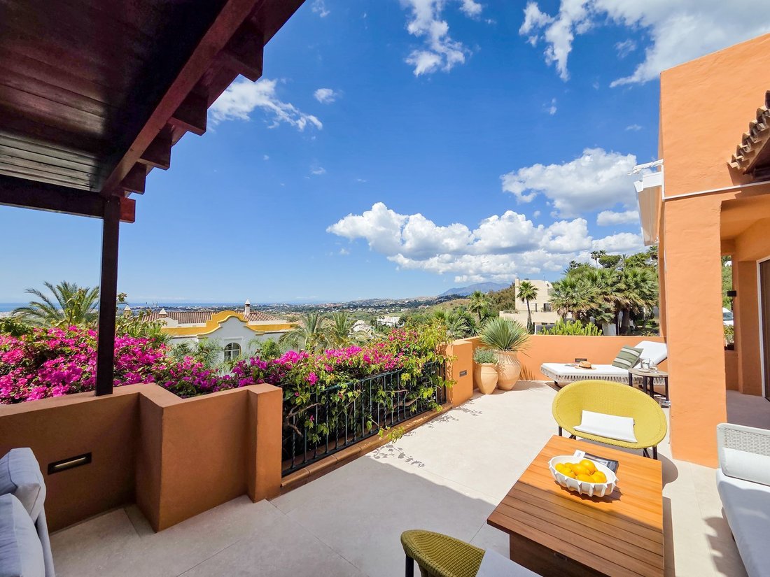 Apartment in Puerto Banus, Marbella, Spain 2 - 17921877