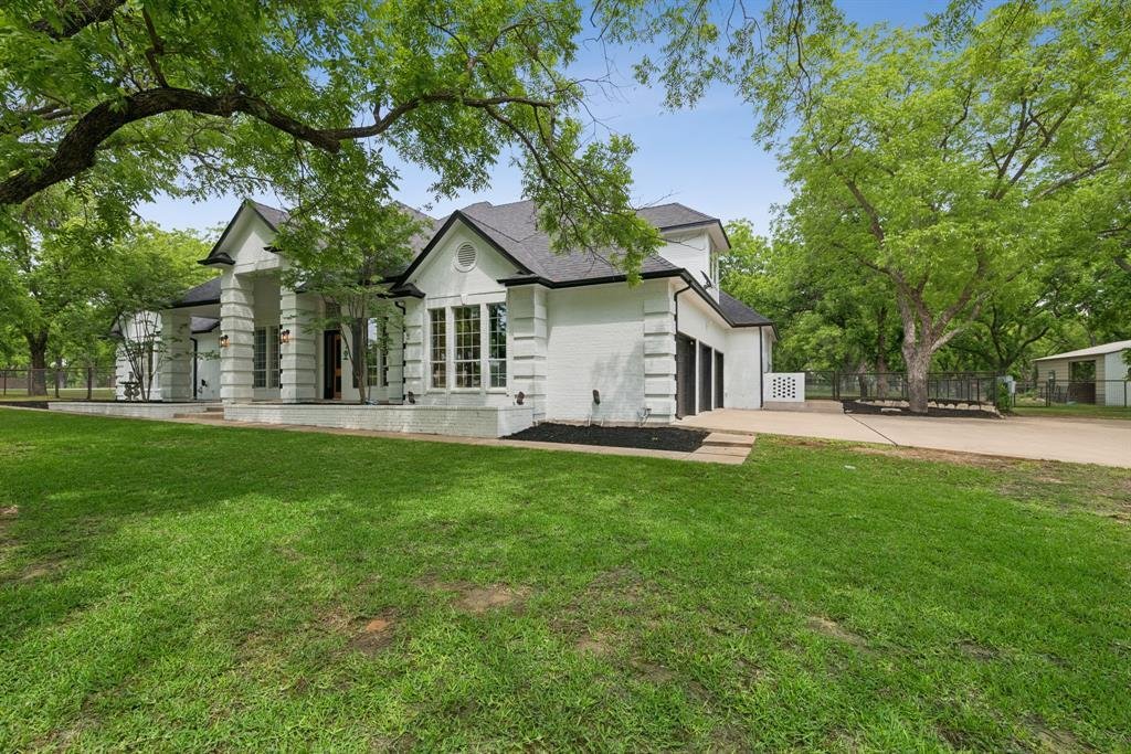 House in Granbury, Texas, United States 3 - 17917574