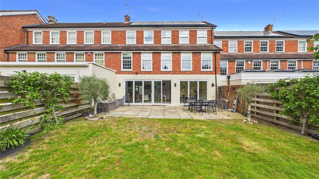 Townhouse in Windlesham, England 2 - 17916395