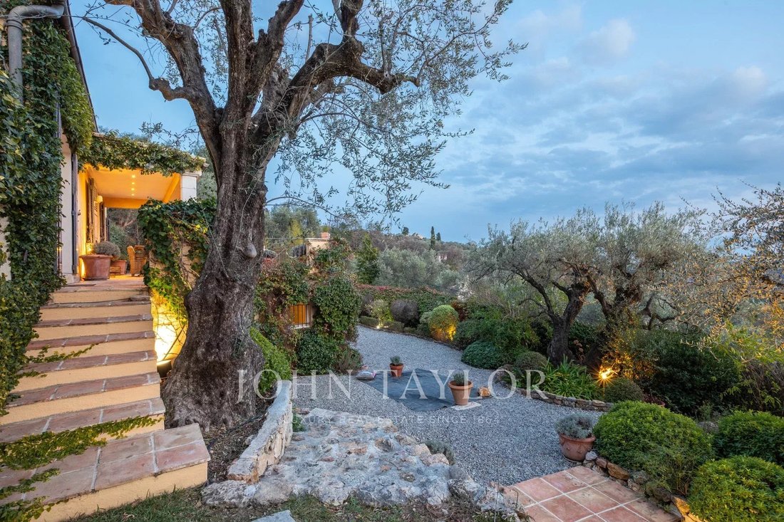 Estate in Châteauneuf-Grasse, Provence-Alpes-Côte d'Azur, France 3 - 10842126