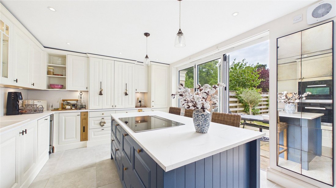 Townhouse in Windlesham, England 3 - 17916395