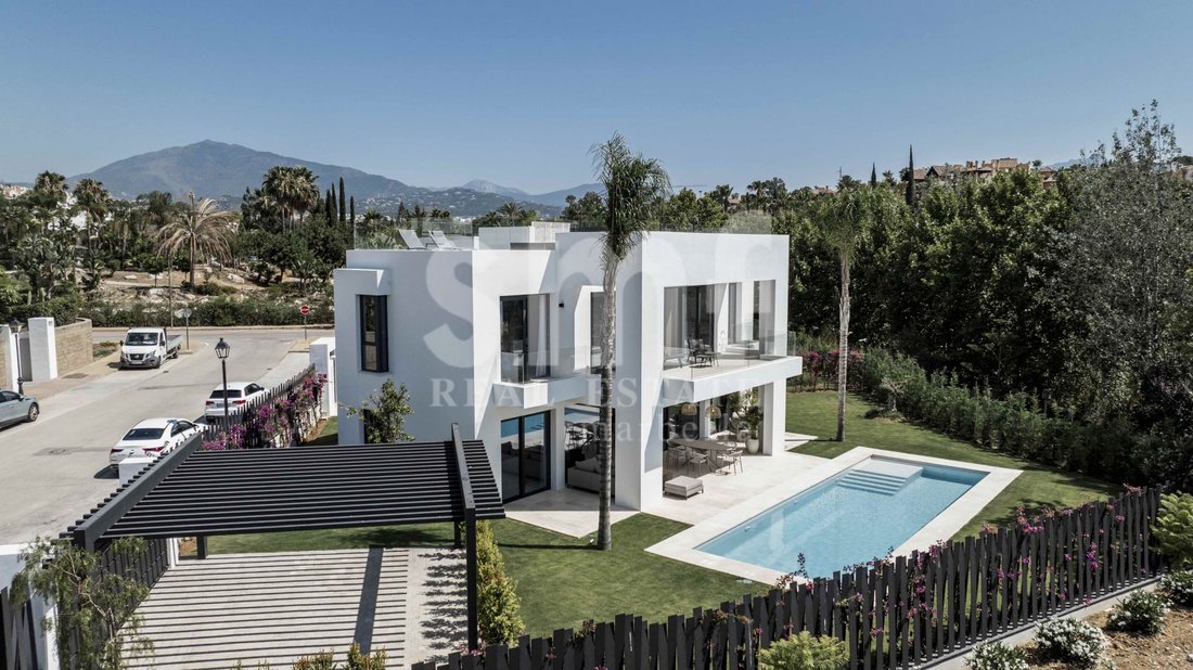 Villa in Estepona, Andalusia, Spain 1 - 17920368
