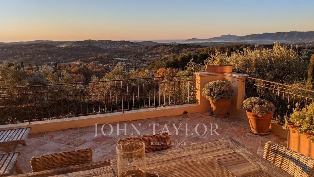 Estate in Châteauneuf-Grasse, Provence-Alpes-Côte d'Azur, France 1 - 10842126