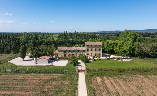 Estate in Cavaillon, Provence-Alpes-Côte d'Azur, France 1