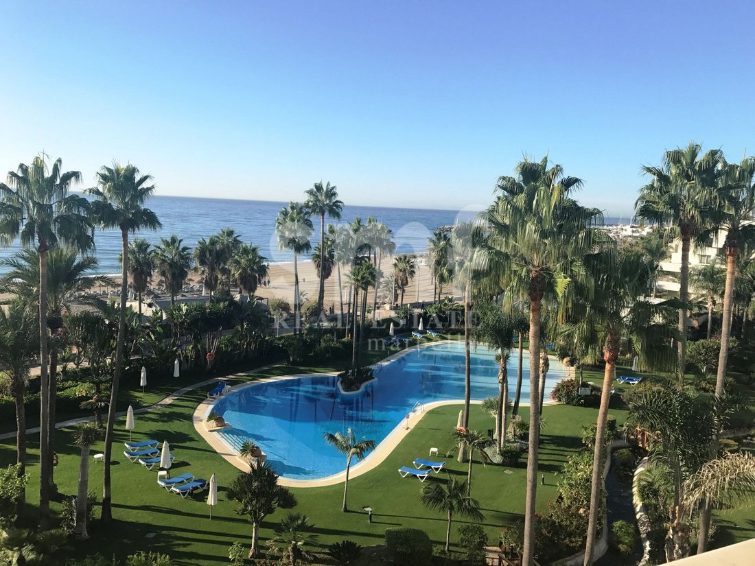 Apartment in Puerto Banus, Marbella, Spain 4 - 17921330