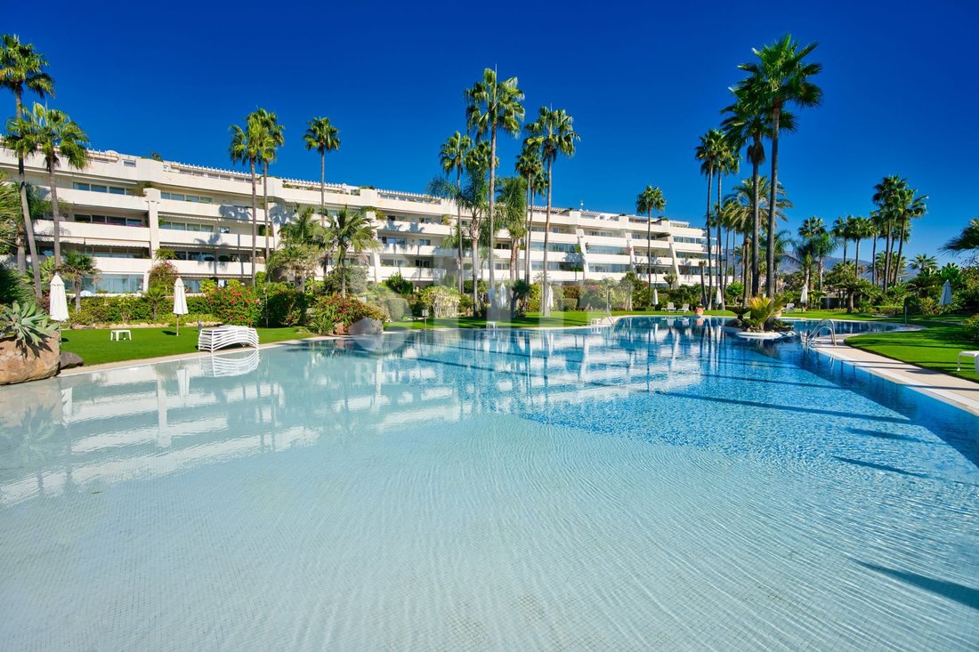 Apartment in Puerto Banus, Marbella, Spain 1 - 17920818