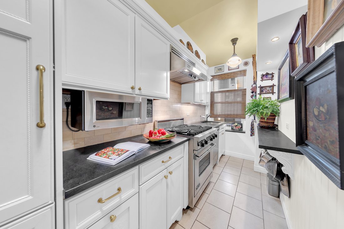 Co Op in New York, New York, United States 3 - 17918054