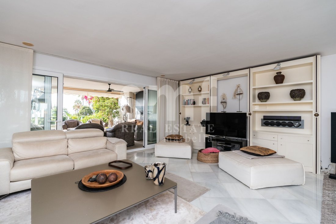 Apartment in Puerto Banus, Marbella, Spain 5 - 17921067