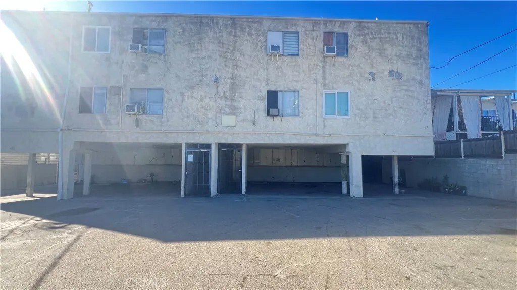 Los Angeles, California, United States 3 - 17045608