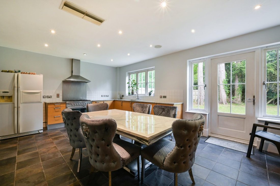 House in Kingswood, Reigate and Banstead, England 3 - 17919784