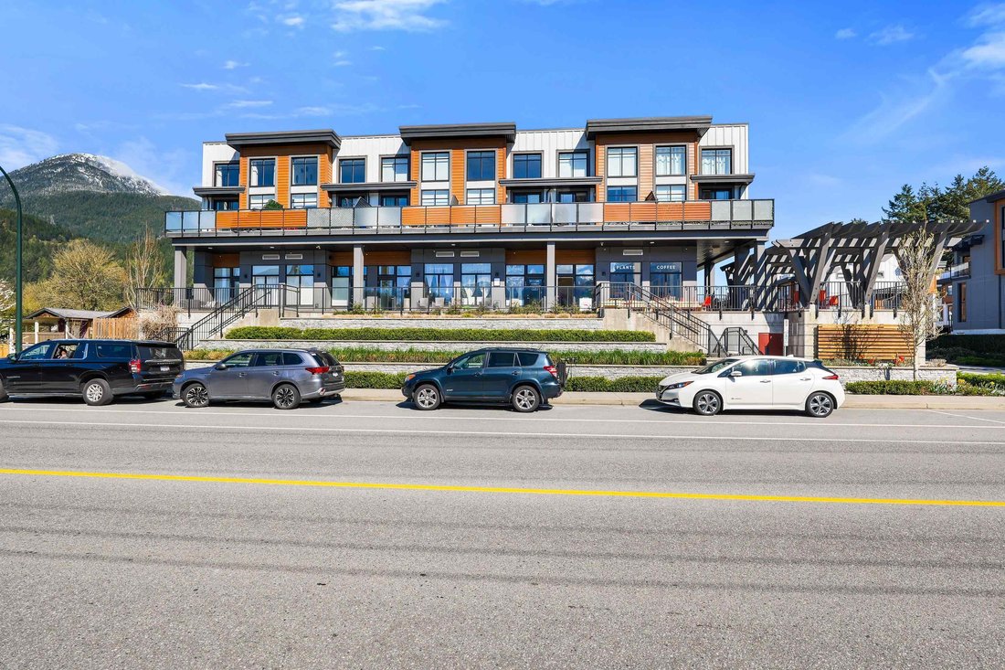 Condo in Squamish, British Columbia, Canada 1 - 17708367