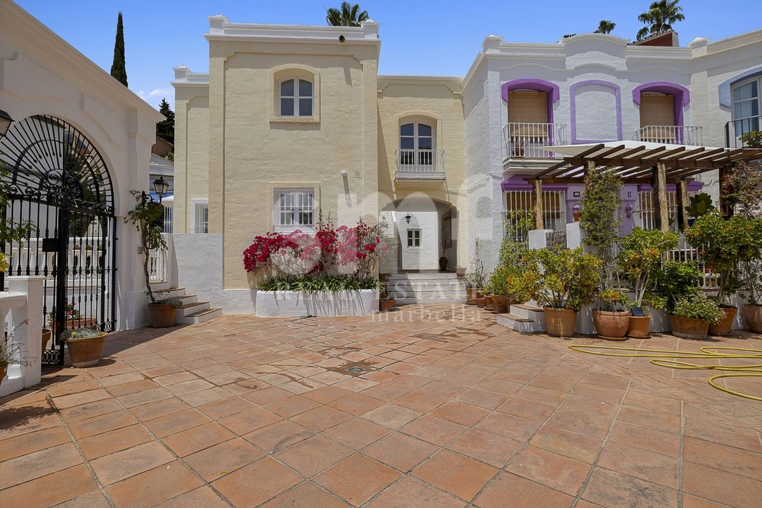 Townhouse in Benahavis, Andalusia, Spain 2 - 17919873