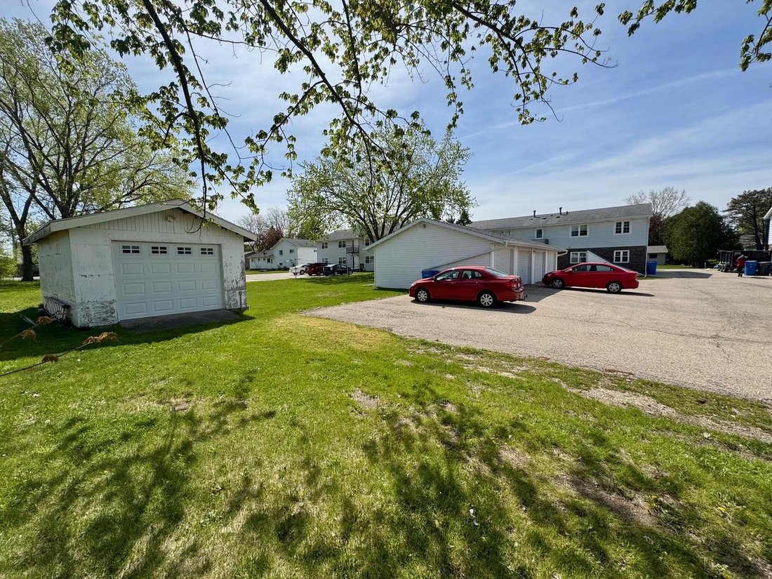 Watertown, Wisconsin, United States 4 - 17919831