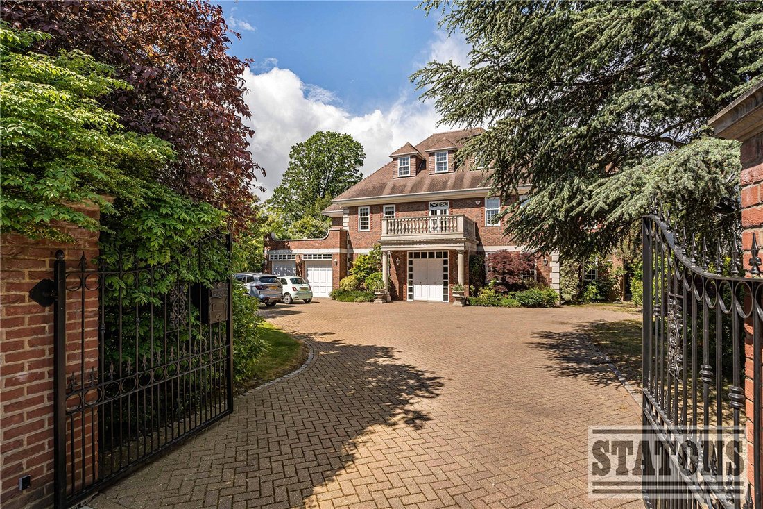 House in Winchmore Hill, Enfield, England 2 - 17920064