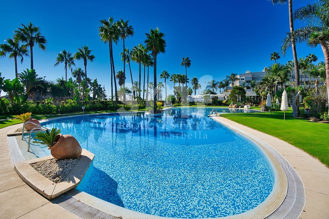 Apartment in Puerto Banus, Marbella, Spain 1 - 17921281