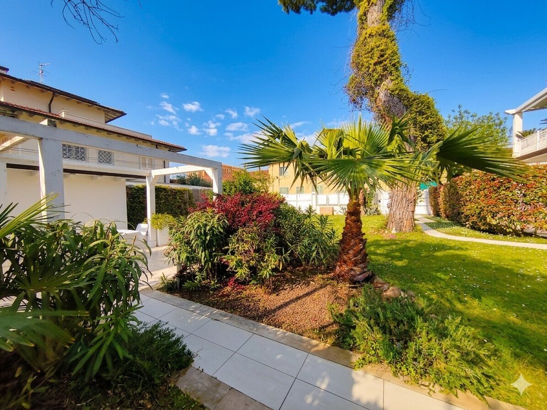Villa in Center, Forte dei Marmi, Tuscany 3 - 15204361