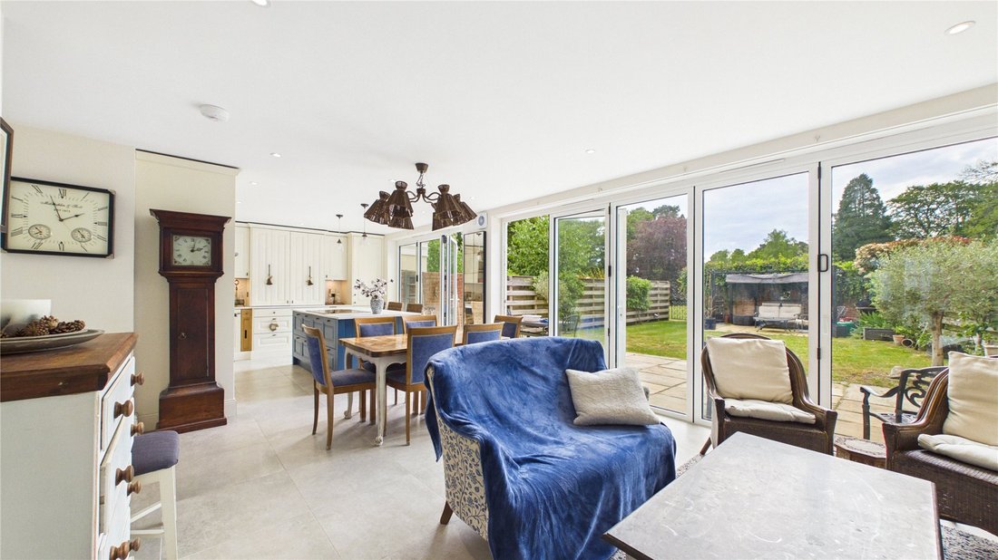 Townhouse in Windlesham, England 5 - 17916395
