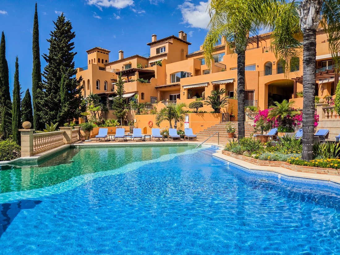 Apartment in Puerto Banus, Marbella, Spain 3 - 17921877