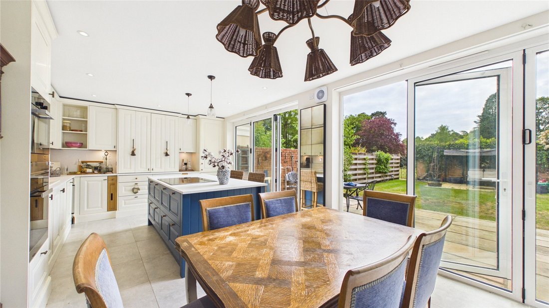 Townhouse in Windlesham, England 4 - 17916395