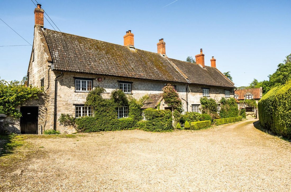House in Queen Camel, England 1 - 17916385