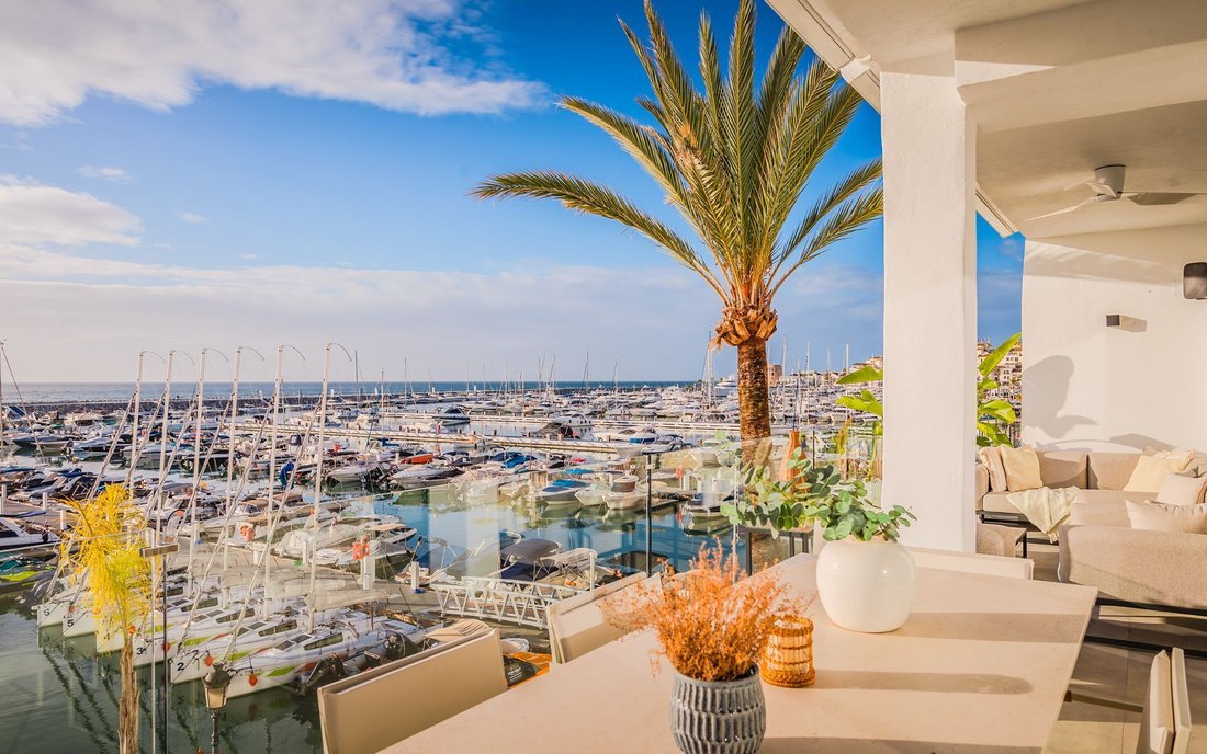 Apartment in Puerto Banus, Marbella, Spain 1 - 17921536