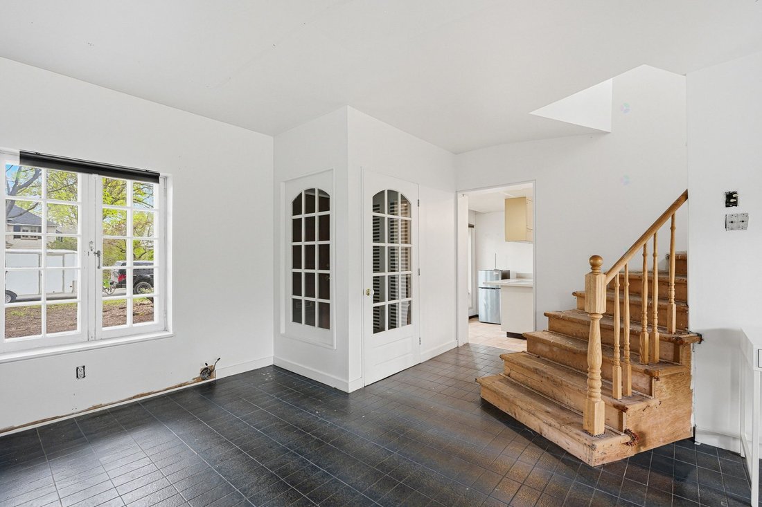 House in Mount Royal, Quebec, Canada 4 - 17922721