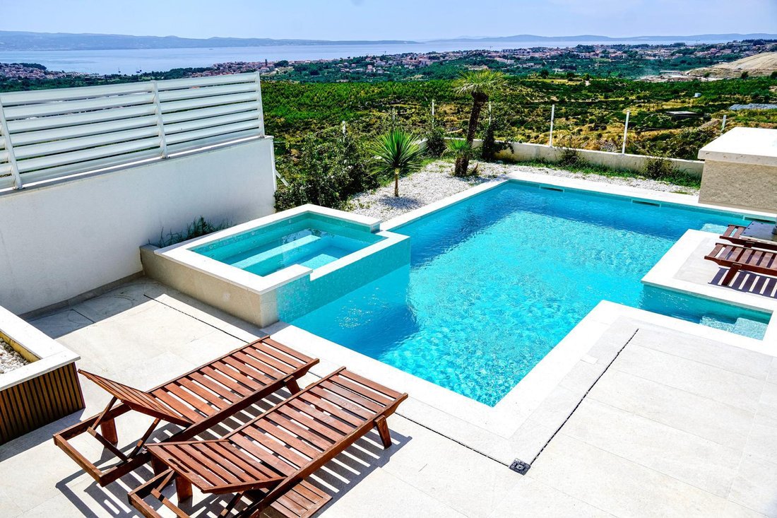 Villa in Kucine, Split-Dalmatia County, Croatia 2 - 17925344