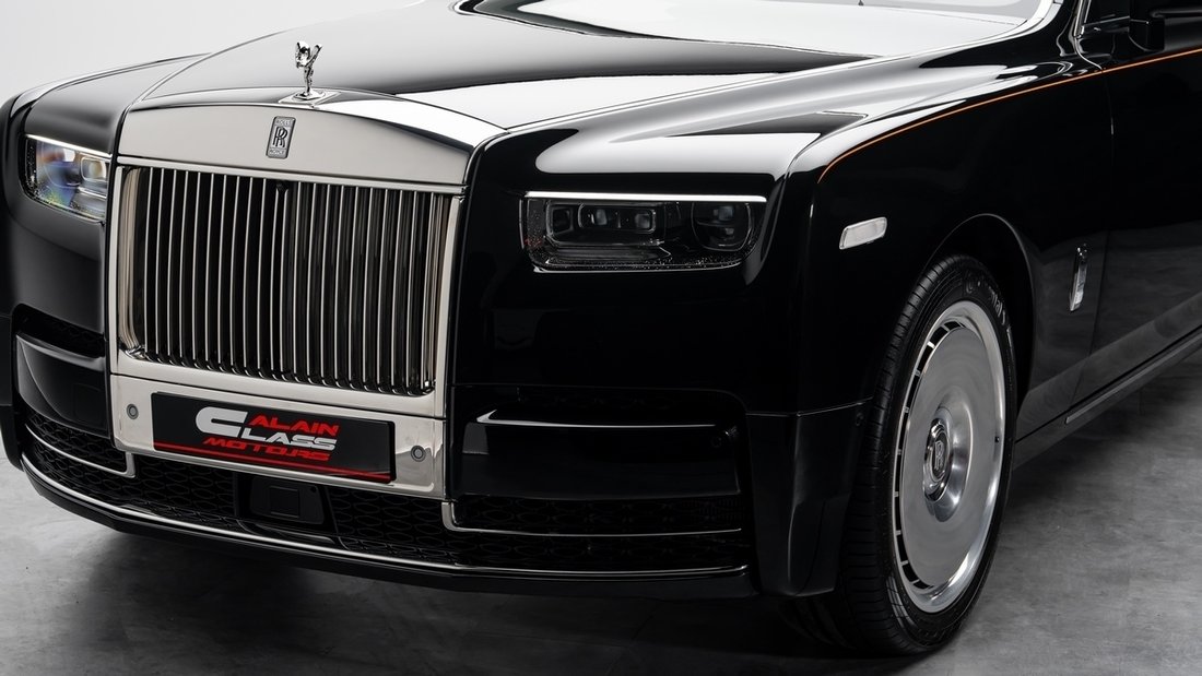 Sedan in Dubai, United Arab Emirates 5 - 17926407