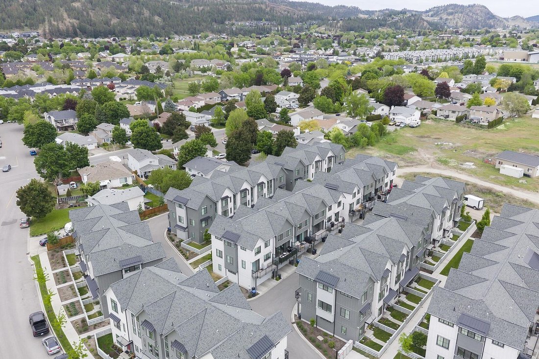 Townhouse in Kelowna, British Columbia, Canada 2 - 17925010
