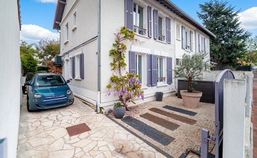 House in Centre, Nanterre, France 1