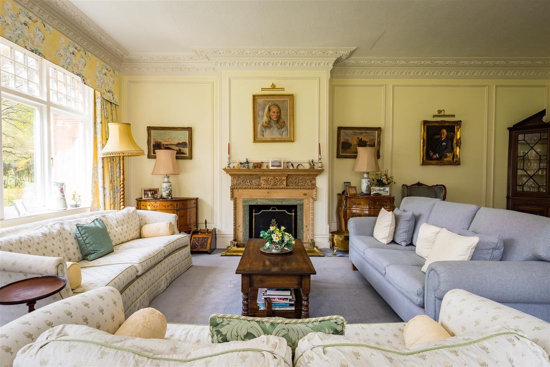 House in Guildford, England 2 - 17925274