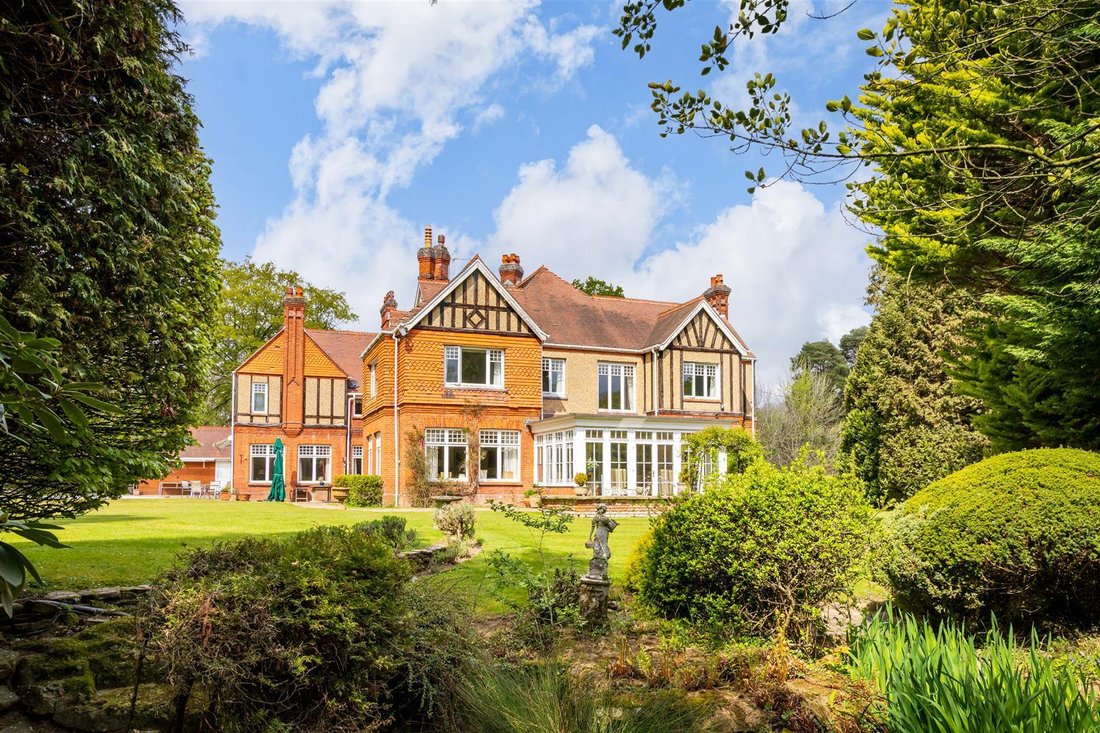 House in Guildford, England 1 - 17925274