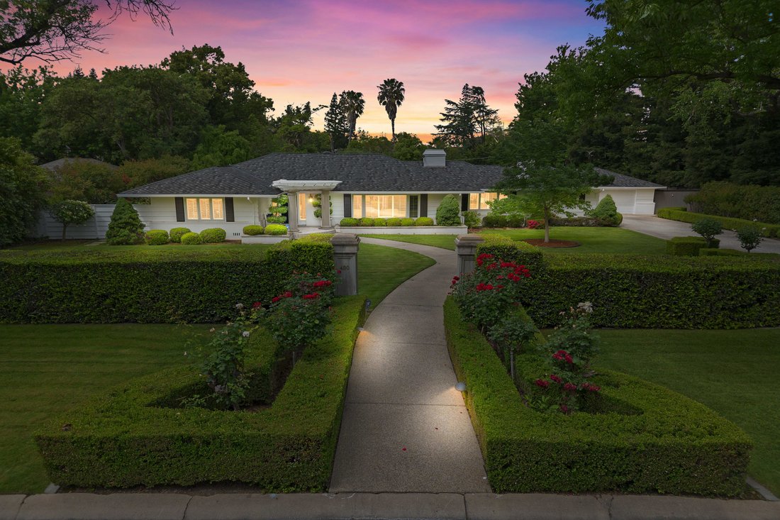 Sacramento, California, United States 2 - 17926381